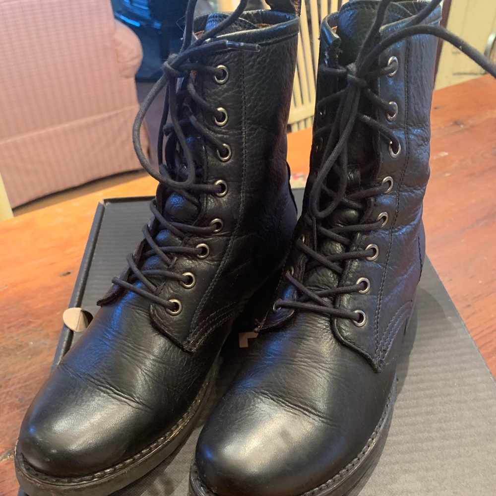 Frye combat boot size 8